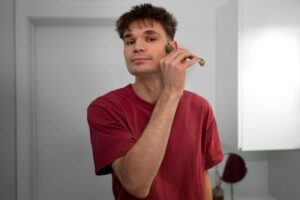Why Men Should Consider Using a Dermaroller for Better Skin